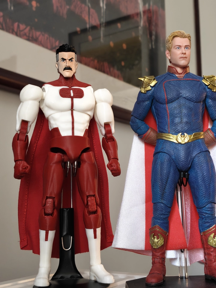 Omniman Invincible Action Figu - Model Kit Ultron recensione e prezzo