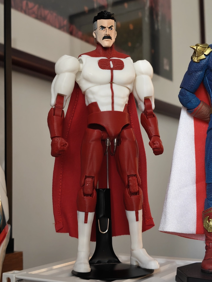 Omniman Invincible Action Figu - Model Kit Ultron recensione e prezzo